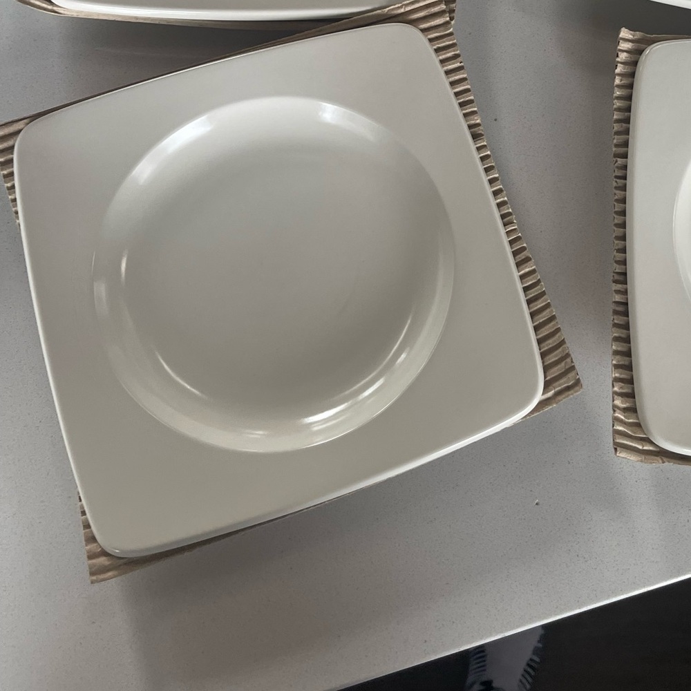 New Dansk Studio Ironstone Liora Manne salad plate / bowl modern ivory 8.5” - Picture 3 of 6